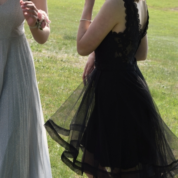 Black prom dress & sheer shoulder scarf/shawl - Picture 5 of 7